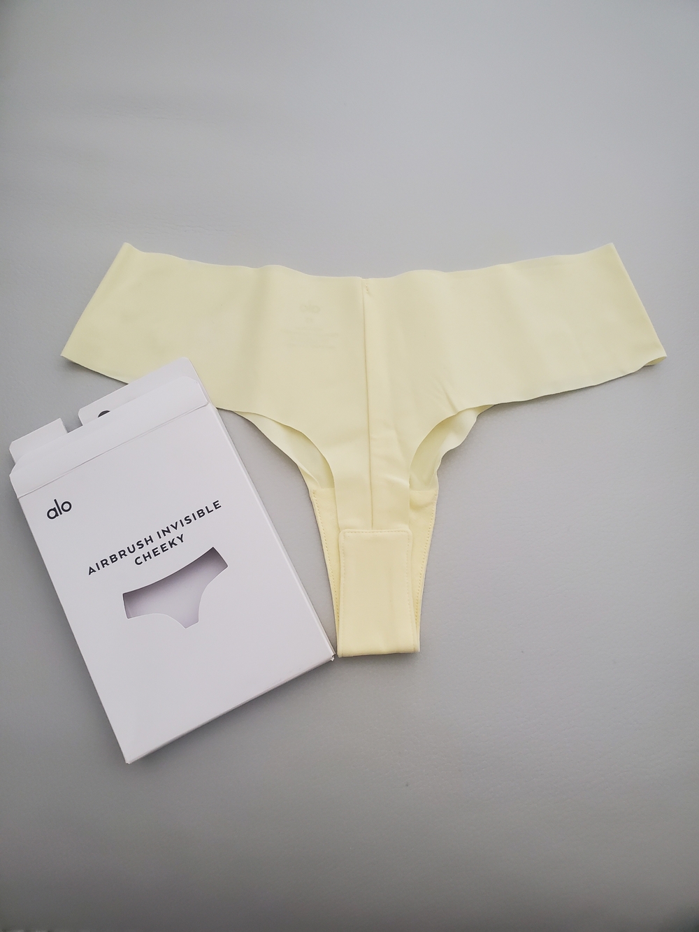 ALO Yoga Airbrush Invisible Cheeky Thong - XS